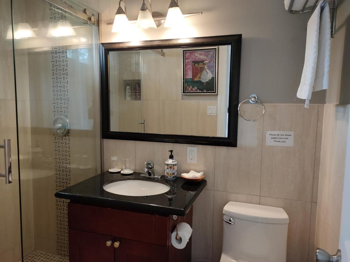 Semi Centre House Hotel White Rock Buitenkant foto